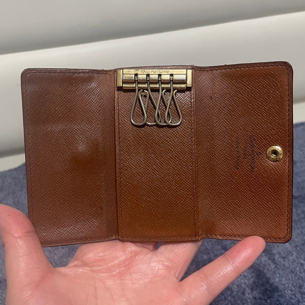 Louis Vuitton Monogram Key Holder - Picture 6 of 10